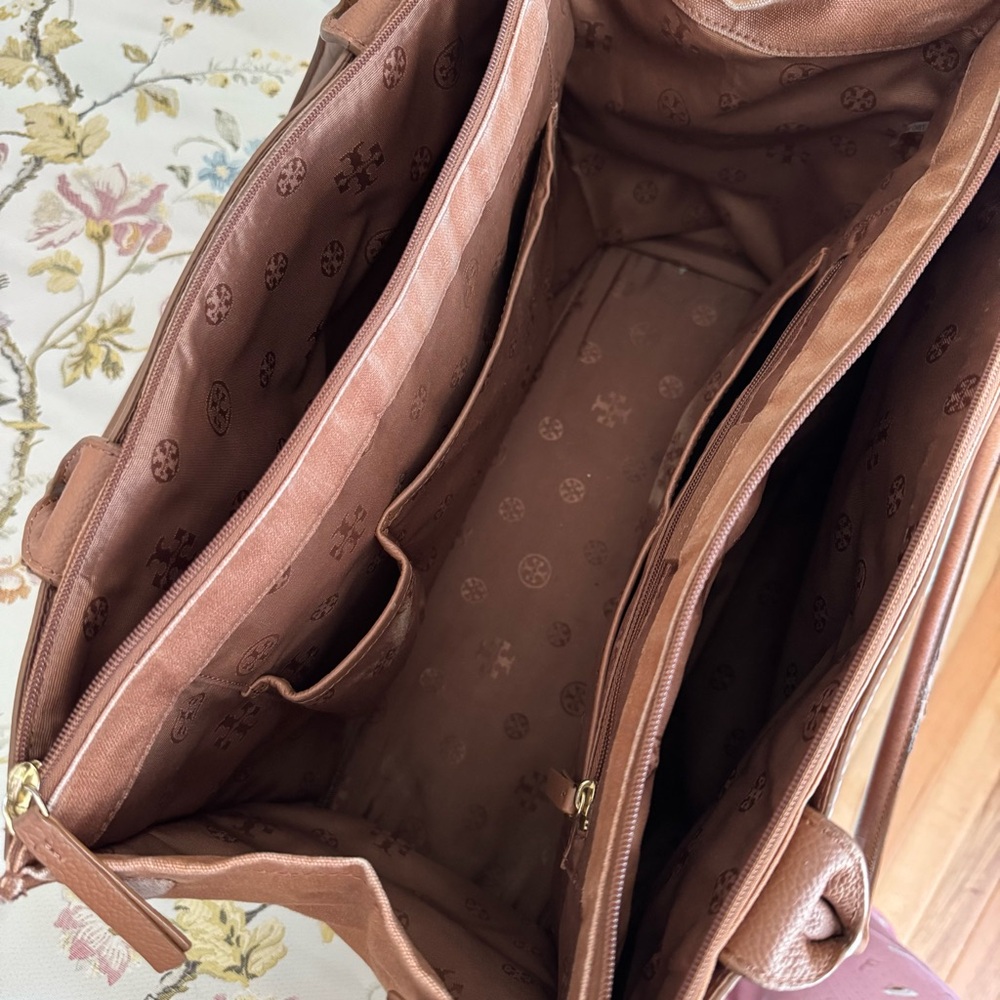 Tory Burch Shoulder Tote - Picture 13 of 16